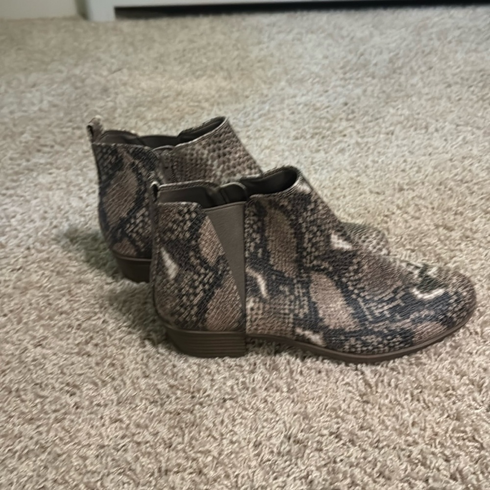 SO° Women's Snake Ankle Booties Sz 10